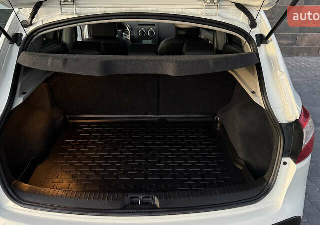 Белый Ниссан Кашкай, объемом двигателя 1.6 л и пробегом 231 тыс. км за 12399 $, фото 25 на Automoto.ua