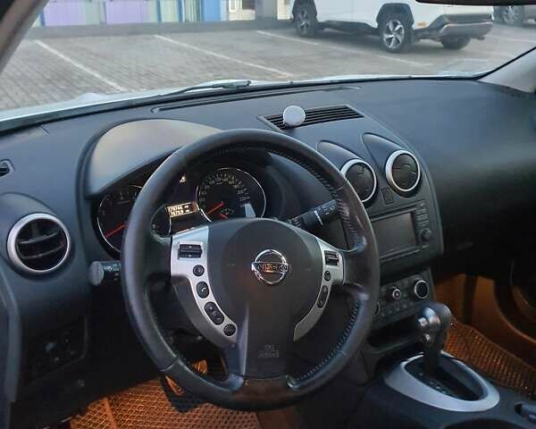 Белый Ниссан Кашкай, объемом двигателя 1.6 л и пробегом 180 тыс. км за 11000 $, фото 7 на Automoto.ua