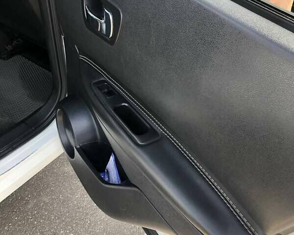 Белый Ниссан Кашкай, объемом двигателя 2 л и пробегом 265 тыс. км за 12500 $, фото 16 на Automoto.ua