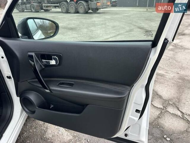 Белый Ниссан Кашкай, объемом двигателя 1.46 л и пробегом 225 тыс. км за 12350 $, фото 56 на Automoto.ua