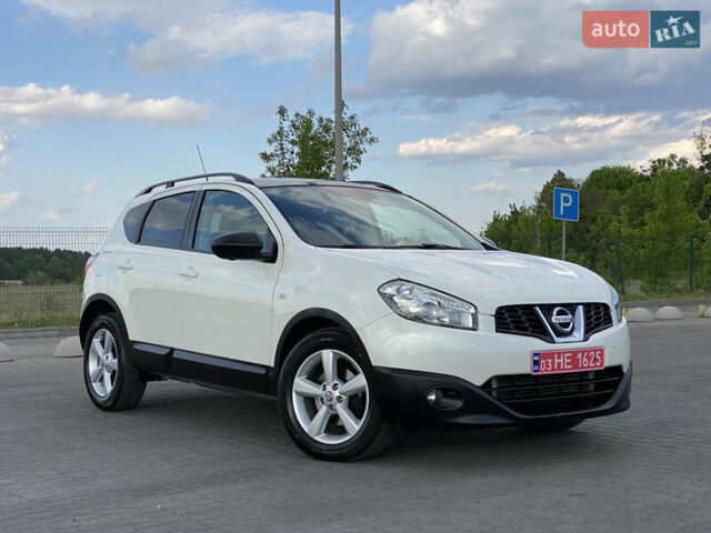 Белый Ниссан Кашкай, объемом двигателя 2 л и пробегом 207 тыс. км за 13500 $, фото 2 на Automoto.ua