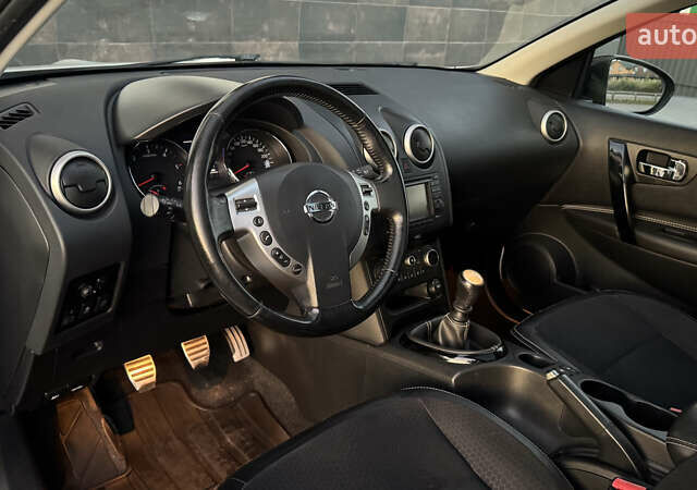 Белый Ниссан Кашкай, объемом двигателя 1.6 л и пробегом 231 тыс. км за 12399 $, фото 13 на Automoto.ua