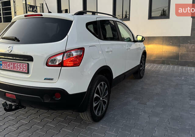 Белый Ниссан Кашкай, объемом двигателя 1.6 л и пробегом 231 тыс. км за 12399 $, фото 7 на Automoto.ua