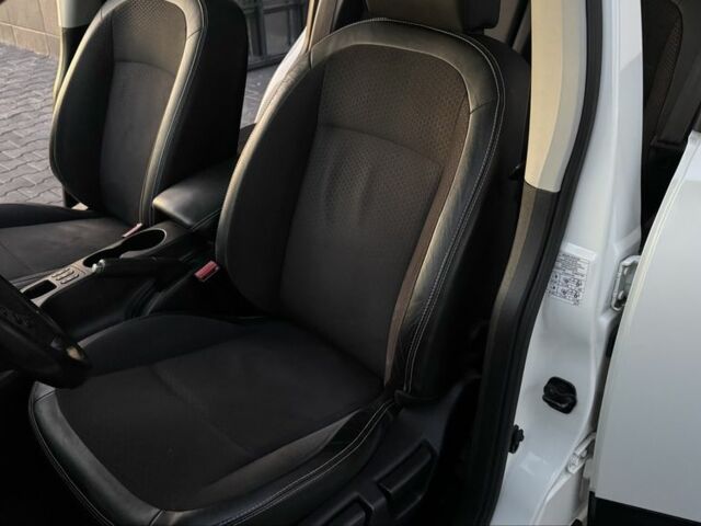 Белый Ниссан Кашкай, объемом двигателя 1.6 л и пробегом 231 тыс. км за 12399 $, фото 10 на Automoto.ua