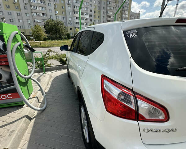 Белый Ниссан Кашкай, объемом двигателя 2 л и пробегом 153 тыс. км за 12500 $, фото 16 на Automoto.ua