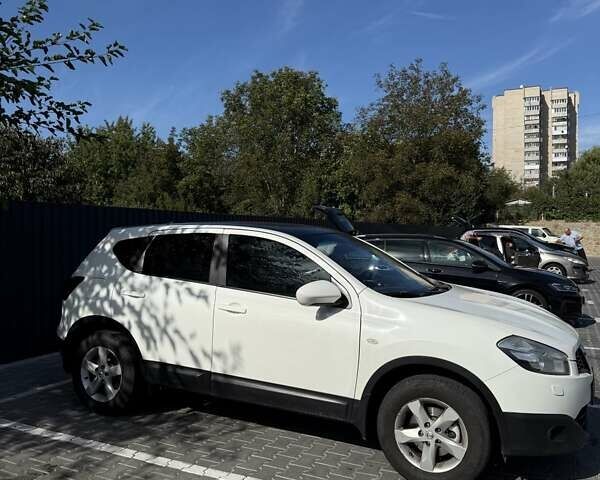 Белый Ниссан Кашкай, объемом двигателя 2 л и пробегом 178 тыс. км за 11300 $, фото 3 на Automoto.ua