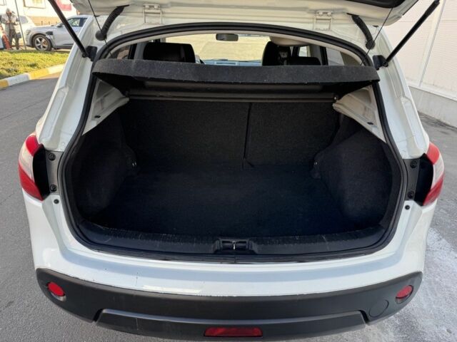 Білий Ніссан Кашкай, об'ємом двигуна 1.6 л та пробігом 135 тис. км за 10000 $, фото 10 на Automoto.ua