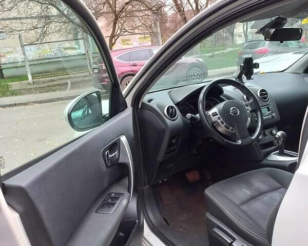 Белый Ниссан Кашкай, объемом двигателя 1.6 л и пробегом 87 тыс. км за 12500 $, фото 5 на Automoto.ua