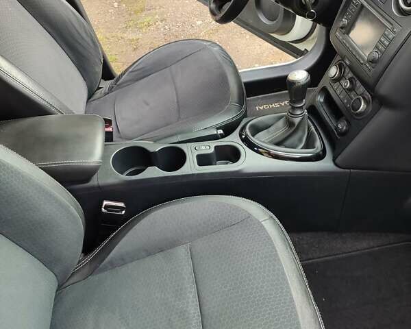 Белый Ниссан Кашкай, объемом двигателя 1.6 л и пробегом 200 тыс. км за 11300 $, фото 18 на Automoto.ua