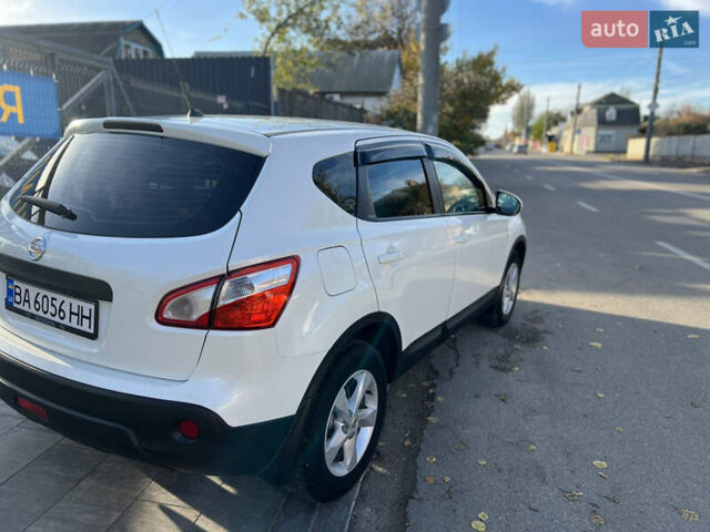 Белый Ниссан Кашкай, объемом двигателя 1.6 л и пробегом 167 тыс. км за 10000 $, фото 5 на Automoto.ua