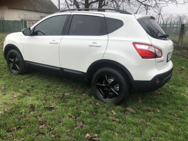 Белый Ниссан Кашкай, объемом двигателя 2 л и пробегом 220 тыс. км за 11000 $, фото 9 на Automoto.ua