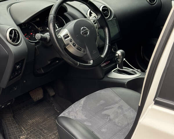 Білий Ніссан Кашкай, об'ємом двигуна 1.6 л та пробігом 175 тис. км за 11000 $, фото 9 на Automoto.ua
