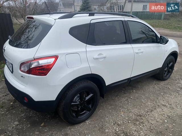 Белый Ниссан Кашкай, объемом двигателя 2 л и пробегом 220 тыс. км за 11000 $, фото 1 на Automoto.ua