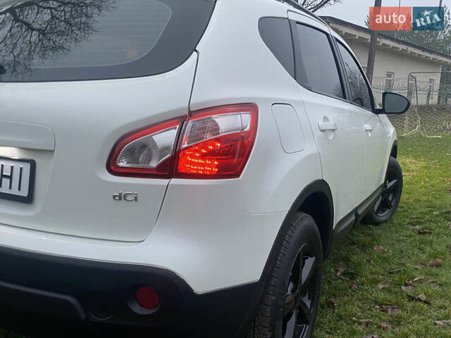 Белый Ниссан Кашкай, объемом двигателя 2 л и пробегом 220 тыс. км за 11000 $, фото 7 на Automoto.ua