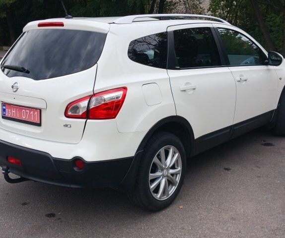 Белый Ниссан Кашкай, объемом двигателя 1.6 л и пробегом 214 тыс. км за 11800 $, фото 5 на Automoto.ua