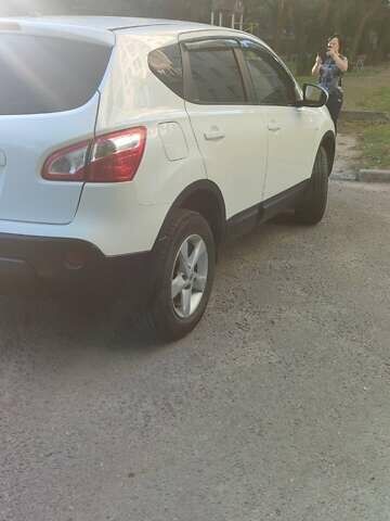 Белый Ниссан Кашкай, объемом двигателя 1.6 л и пробегом 172 тыс. км за 12000 $, фото 2 на Automoto.ua