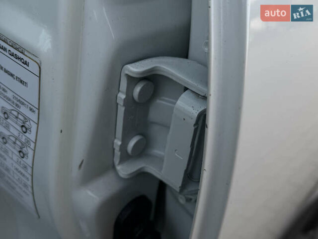 Белый Ниссан Кашкай, объемом двигателя 1.5 л и пробегом 220 тыс. км за 13500 $, фото 51 на Automoto.ua