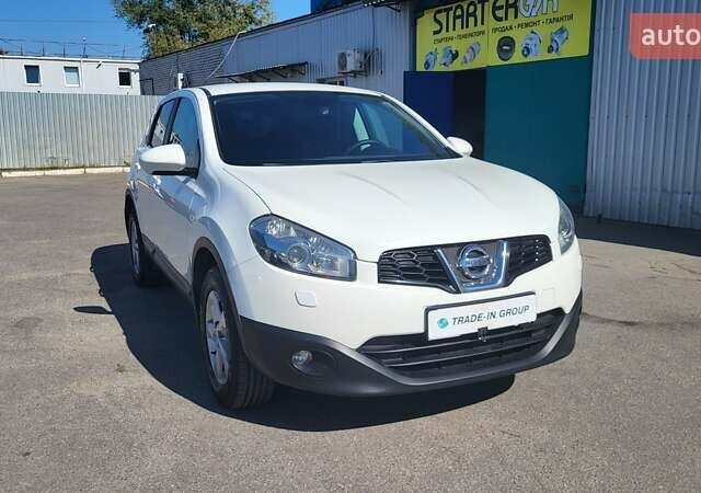 Білий Ніссан Кашкай, об'ємом двигуна 1.6 л та пробігом 295 тис. км за 10500 $, фото 6 на Automoto.ua