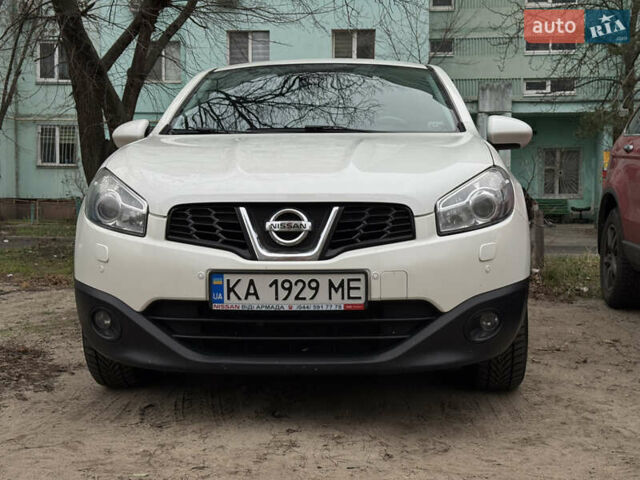 Білий Ніссан Кашкай, об'ємом двигуна 1.6 л та пробігом 175 тис. км за 11000 $, фото 5 на Automoto.ua