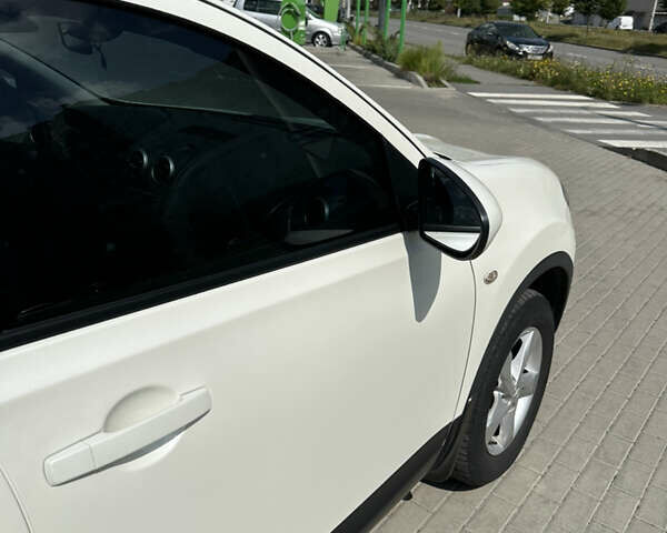 Белый Ниссан Кашкай, объемом двигателя 2 л и пробегом 153 тыс. км за 12500 $, фото 7 на Automoto.ua