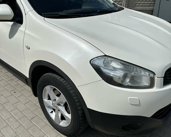 Белый Ниссан Кашкай, объемом двигателя 2 л и пробегом 153 тыс. км за 12500 $, фото 10 на Automoto.ua