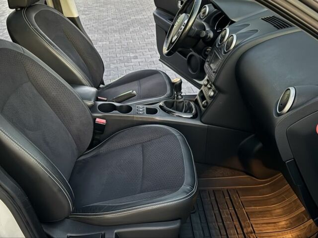 Белый Ниссан Кашкай, объемом двигателя 1.6 л и пробегом 231 тыс. км за 12399 $, фото 15 на Automoto.ua