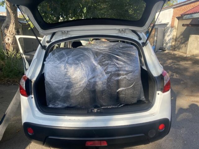 Белый Ниссан Кашкай, объемом двигателя 1.6 л и пробегом 231 тыс. км за 12399 $, фото 19 на Automoto.ua