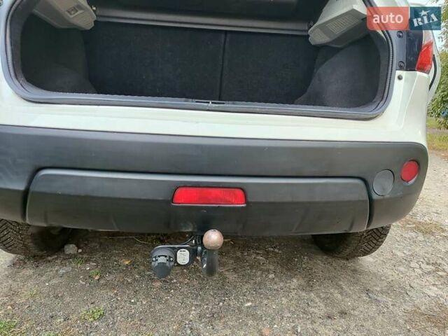 Белый Ниссан Кашкай, объемом двигателя 1.6 л и пробегом 200 тыс. км за 11300 $, фото 14 на Automoto.ua