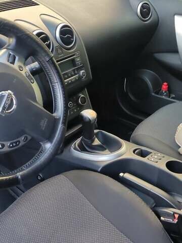 Белый Ниссан Кашкай, объемом двигателя 1.6 л и пробегом 172 тыс. км за 12000 $, фото 5 на Automoto.ua