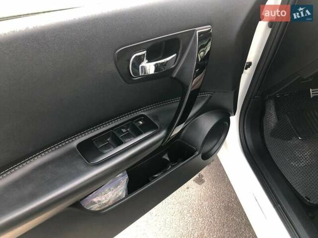 Белый Ниссан Кашкай, объемом двигателя 2 л и пробегом 265 тыс. км за 12500 $, фото 8 на Automoto.ua