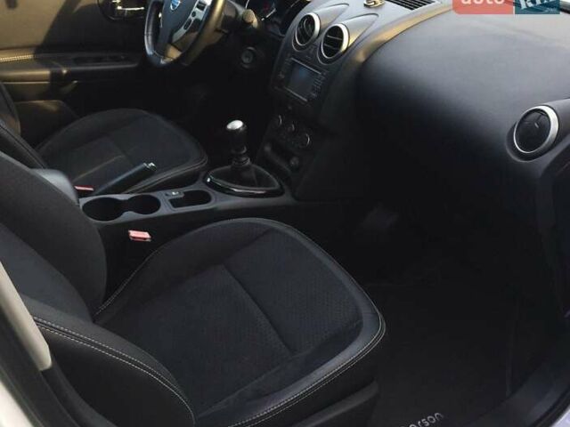 Белый Ниссан Кашкай, объемом двигателя 1.5 л и пробегом 202 тыс. км за 12500 $, фото 5 на Automoto.ua