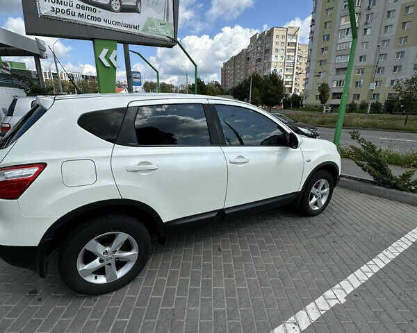 Белый Ниссан Кашкай, объемом двигателя 2 л и пробегом 153 тыс. км за 12500 $, фото 13 на Automoto.ua