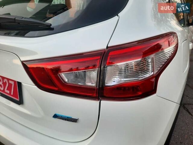 Белый Ниссан Кашкай, объемом двигателя 1.5 л и пробегом 171 тыс. км за 14800 $, фото 90 на Automoto.ua