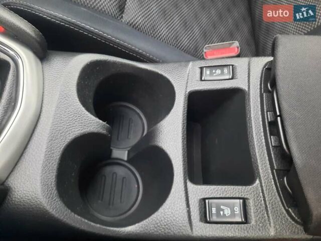 Белый Ниссан Кашкай, объемом двигателя 1.5 л и пробегом 171 тыс. км за 14800 $, фото 68 на Automoto.ua