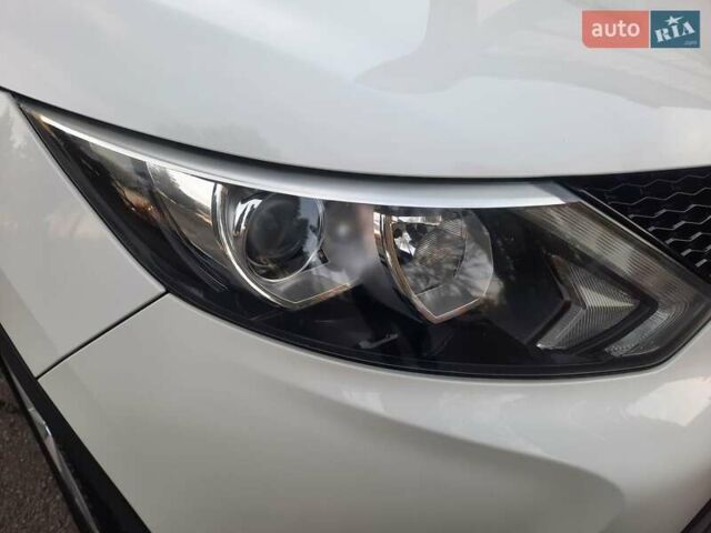 Белый Ниссан Кашкай, объемом двигателя 1.5 л и пробегом 171 тыс. км за 14800 $, фото 21 на Automoto.ua