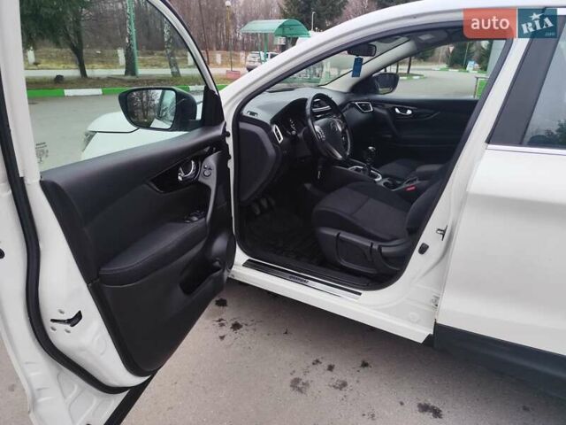 Белый Ниссан Кашкай, объемом двигателя 1.5 л и пробегом 190 тыс. км за 13990 $, фото 26 на Automoto.ua