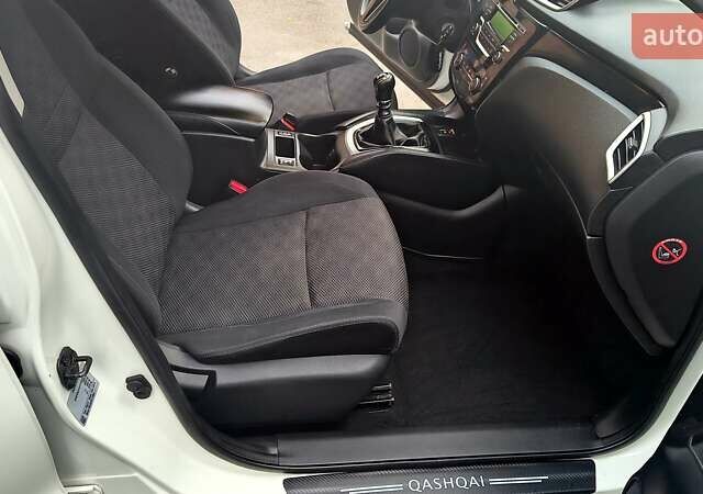 Білий Ніссан Кашкай, об'ємом двигуна 1.2 л та пробігом 191 тис. км за 11999 $, фото 39 на Automoto.ua