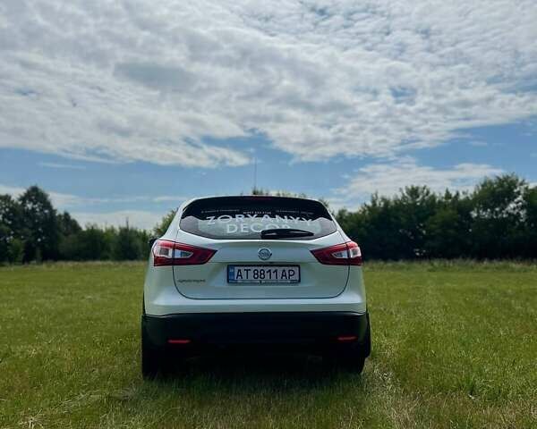 Белый Ниссан Кашкай, объемом двигателя 1.6 л и пробегом 130 тыс. км за 15200 $, фото 6 на Automoto.ua