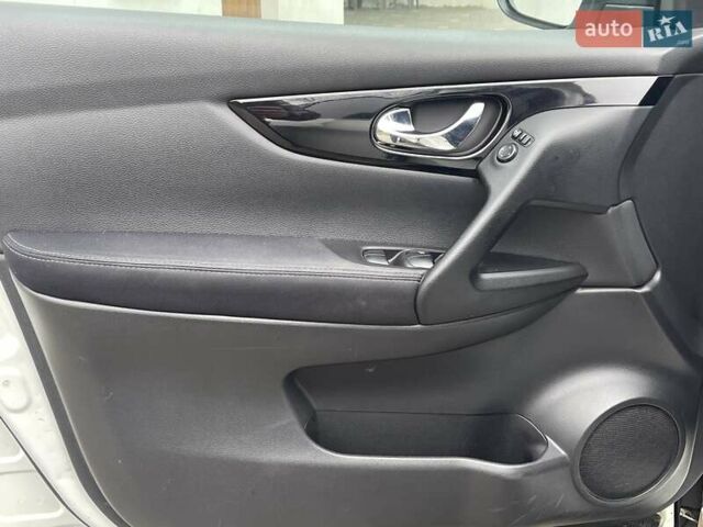 Белый Ниссан Кашкай, объемом двигателя 1.5 л и пробегом 244 тыс. км за 14999 $, фото 20 на Automoto.ua