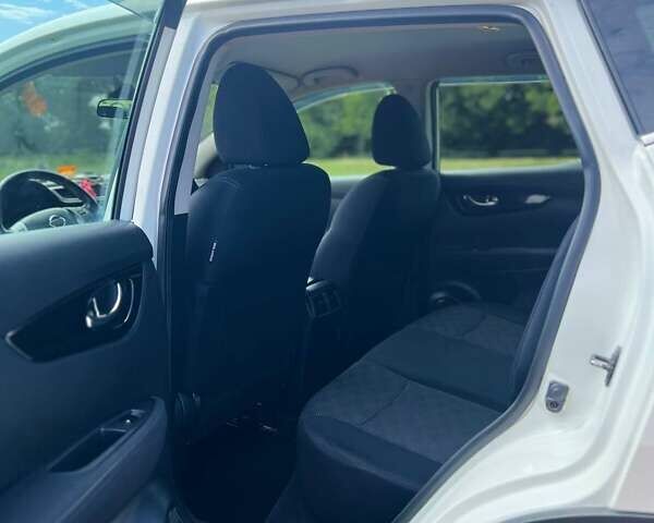 Белый Ниссан Кашкай, объемом двигателя 1.6 л и пробегом 130 тыс. км за 15200 $, фото 25 на Automoto.ua