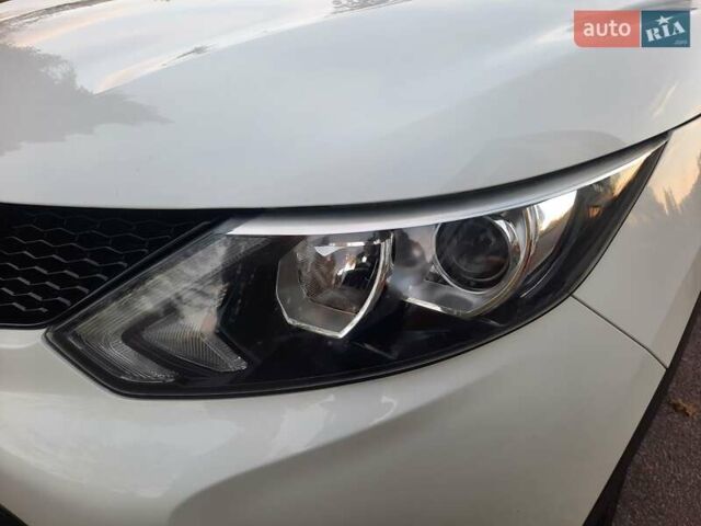 Белый Ниссан Кашкай, объемом двигателя 1.5 л и пробегом 171 тыс. км за 14800 $, фото 22 на Automoto.ua