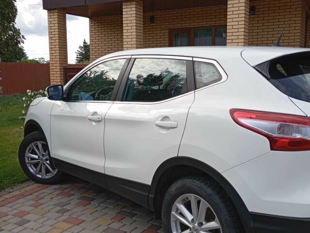 Белый Ниссан Кашкай, объемом двигателя 1.6 л и пробегом 154 тыс. км за 14300 $, фото 1 на Automoto.ua