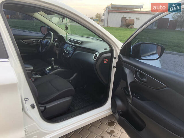 Белый Ниссан Кашкай, объемом двигателя 1.2 л и пробегом 140 тыс. км за 10850 $, фото 17 на Automoto.ua