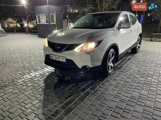 Белый Ниссан Кашкай, объемом двигателя 1.6 л и пробегом 86 тыс. км за 15200 $, фото 3 на Automoto.ua