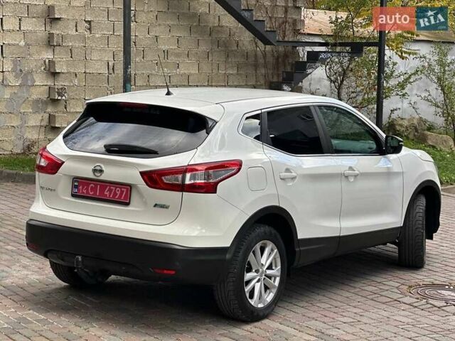 Белый Ниссан Кашкай, объемом двигателя 1.5 л и пробегом 292 тыс. км за 13899 $, фото 3 на Automoto.ua