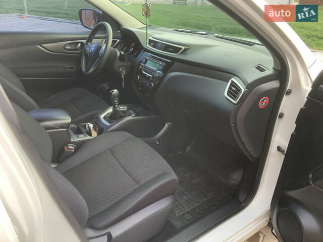 Белый Ниссан Кашкай, объемом двигателя 1.2 л и пробегом 140 тыс. км за 10850 $, фото 16 на Automoto.ua