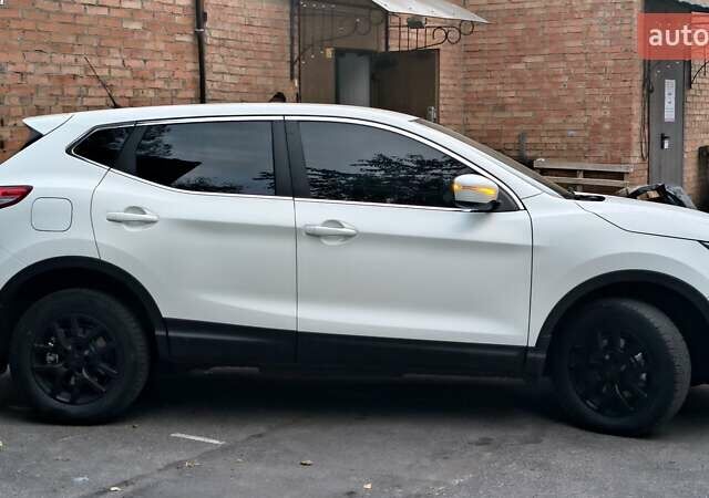 Білий Ніссан Кашкай, об'ємом двигуна 1.2 л та пробігом 191 тис. км за 11999 $, фото 14 на Automoto.ua
