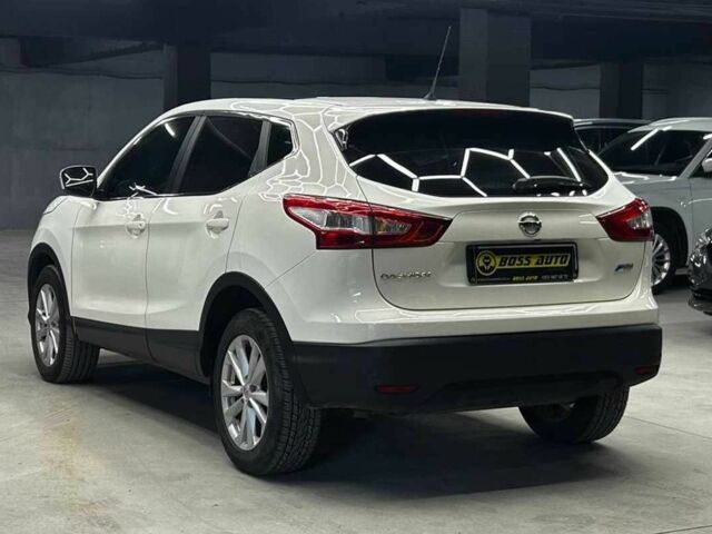 Белый Ниссан Кашкай, объемом двигателя 1.6 л и пробегом 220 тыс. км за 15000 $, фото 3 на Automoto.ua