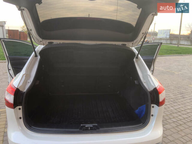 Белый Ниссан Кашкай, объемом двигателя 1.2 л и пробегом 140 тыс. км за 10850 $, фото 22 на Automoto.ua