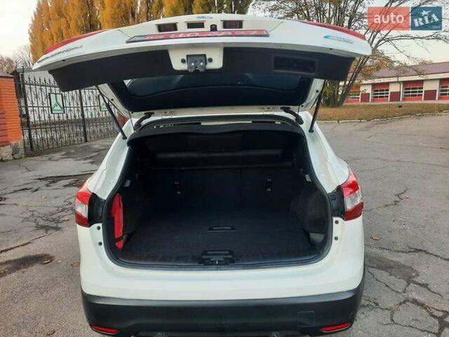 Белый Ниссан Кашкай, объемом двигателя 1.5 л и пробегом 171 тыс. км за 14800 $, фото 95 на Automoto.ua